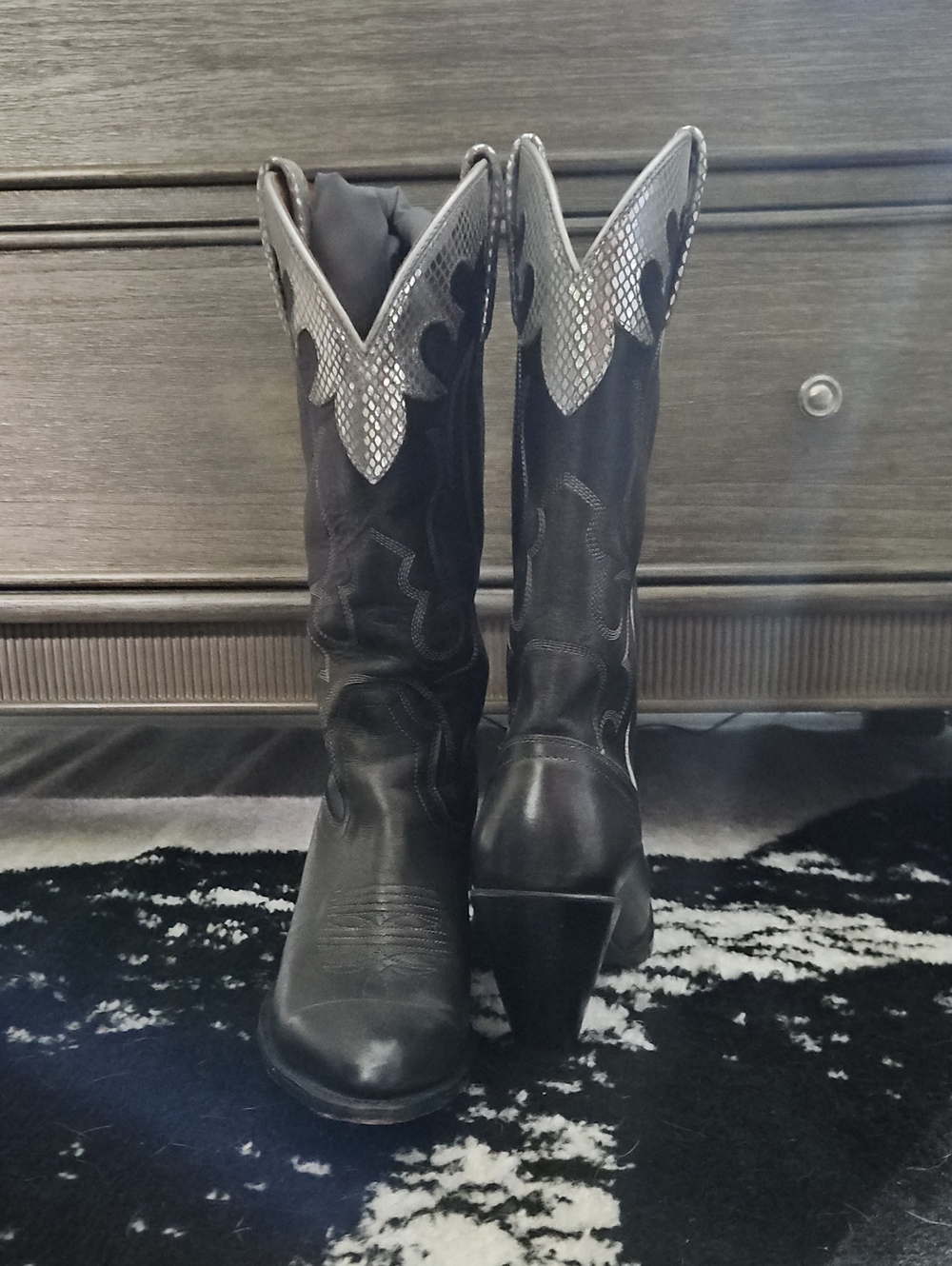 Idyllwind Black Western Heeled Boots with Silver Trim